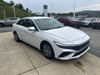 Certified 2024 Hyundai Elantra SE image 1