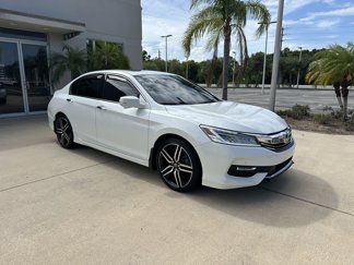 Used 2017 Honda Accord Touring image 1