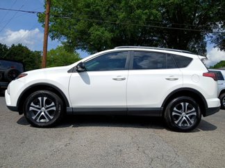 Used 2018 Toyota RAV4 LE image 1