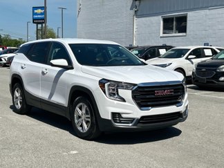 Used 2024 GMC Terrain SLE image 1