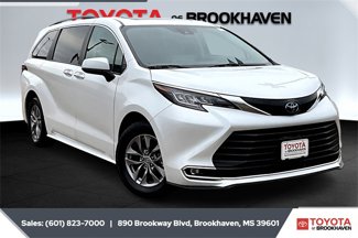 Used 2023 Toyota Sienna XLE image 1