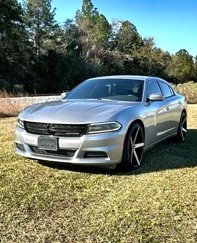 Used 2018 Dodge Charger SXT image 1
