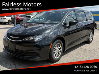 Used 2020 Chrysler Voyager LX image 1