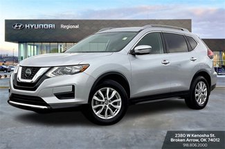 Used 2018 Nissan Rogue SV image 1