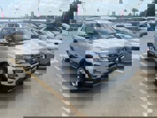 Used 2017 Ford Explorer XLT image 1