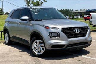 Used 2023 Hyundai Venue SE image 1