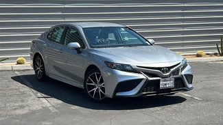 Used 2022 Toyota Camry SE image 1