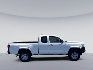 Used 2022 Toyota Tacoma SR image 1