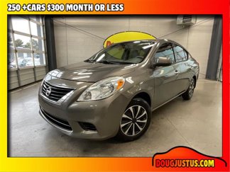 Used 2014 Nissan Versa SV image 1