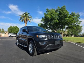 Used 2018 Jeep Grand Cherokee Laredo image 1