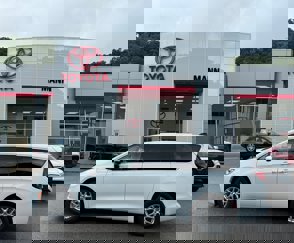 Used 2023 Chrysler Pacifica Touring-L image 1