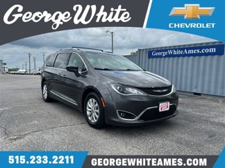 Used 2018 Chrysler Pacifica Touring-L image 1