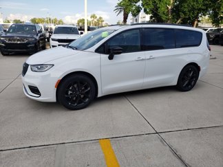 New 2025 Chrysler Pacifica Limited image 1