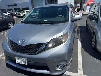 Used 2012 Toyota Sienna SE image 1