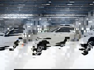 New 2025 Jeep Grand Cherokee L Laredo image 1