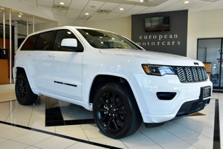 Used 2022 Jeep Grand Cherokee Laredo X image 1