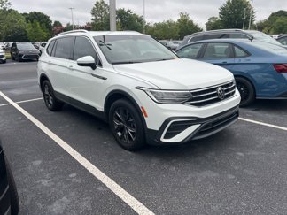 Used 2022 Volkswagen Tiguan SE image 1