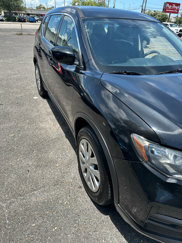 Used 2017 Nissan Rogue S image 1