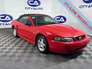 Used 2004 Ford Mustang Convertible image 1