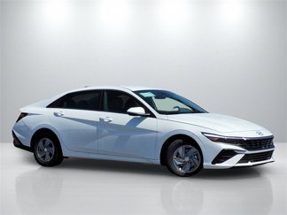 New 2025 Hyundai Elantra SE image 1