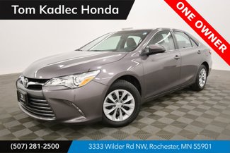 Used 2017 Toyota Camry LE image 1