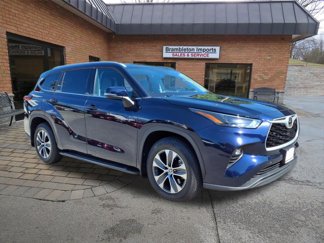 Used 2022 Toyota Highlander XLE image 1