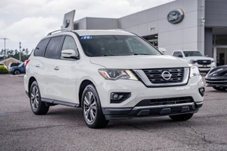 Used 2019 Nissan Pathfinder SV image 1