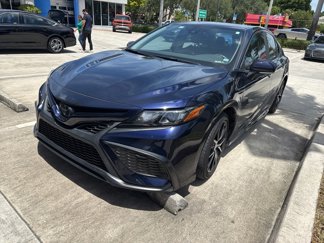 Used 2022 Toyota Camry SE image 1