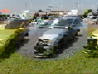 Used 2016 Toyota Camry SE image 1