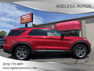 Used 2023 Ford Explorer XLT image 1