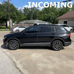 Used 2021 Volkswagen Tiguan SE w/ Panoramic Sunroof Package image 1