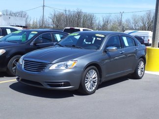 Used 2013 Chrysler 200 Limited image 1