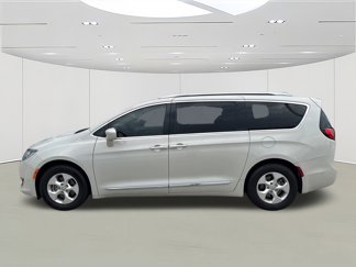 Used 2017 Chrysler Pacifica Touring-L Plus image 1