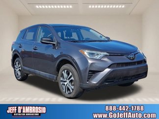 Used 2018 Toyota RAV4 LE image 1