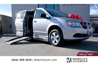 Used 2018 Dodge Grand Caravan SE w/ Rear Park Assist Package image 1