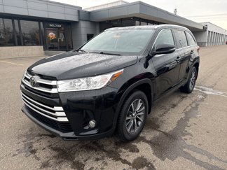Used 2017 Toyota Highlander XLE image 1