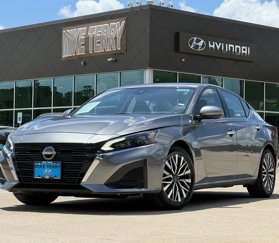 Used 2023 Nissan Altima 2.5 SV image 1