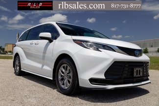 Used 2023 Toyota Sienna LE image 1