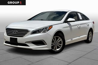 Used 2017 Hyundai Sonata SE image 1