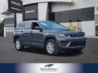 Used 2023 Jeep Grand Cherokee Laredo image 1