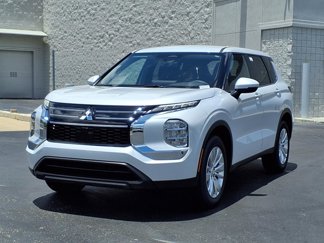 New 2025 Mitsubishi Outlander ES image 1