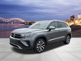 Certified 2024 Volkswagen Taos SE image 1