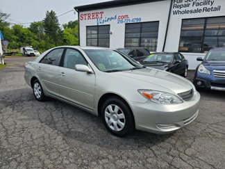 Used 2004 Toyota Camry LE image 1