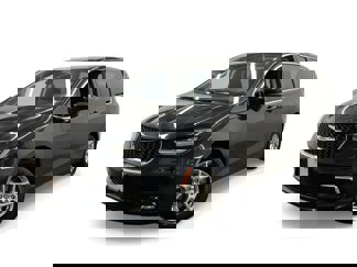 Used 2023 Chrysler Pacifica Touring-L image 1
