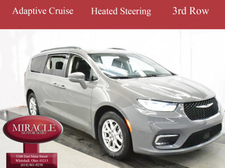 Used 2022 Chrysler Pacifica Touring-L image 1