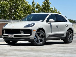 Certified 2025 Porsche Macan image 1