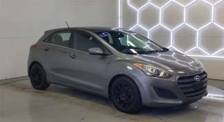 Used 2017 Hyundai Elantra GT image 1
