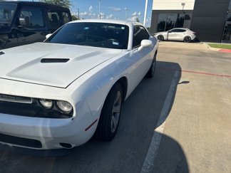 Used 2015 Dodge Challenger SXT image 1