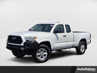 Used 2018 Toyota Tacoma SR image 1