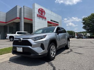 Used 2022 Toyota RAV4 LE image 1
